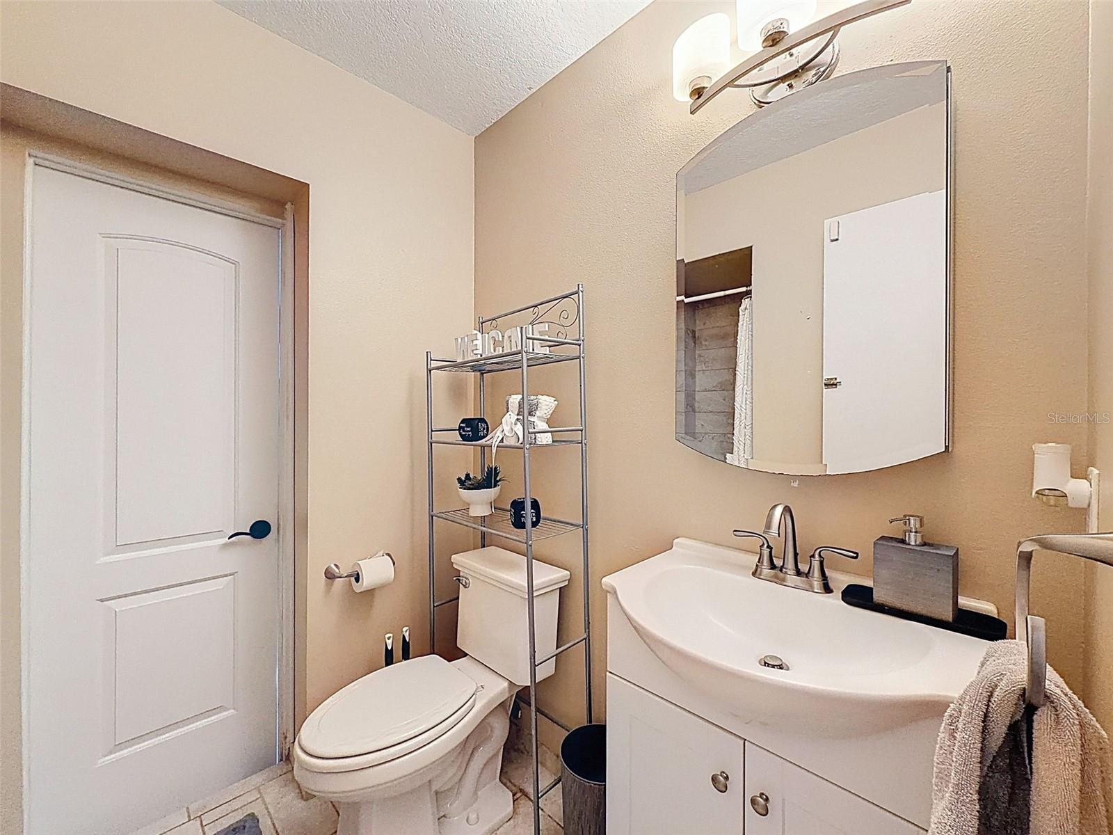 Listing photo id 13 for 155 Ruskin Avenue