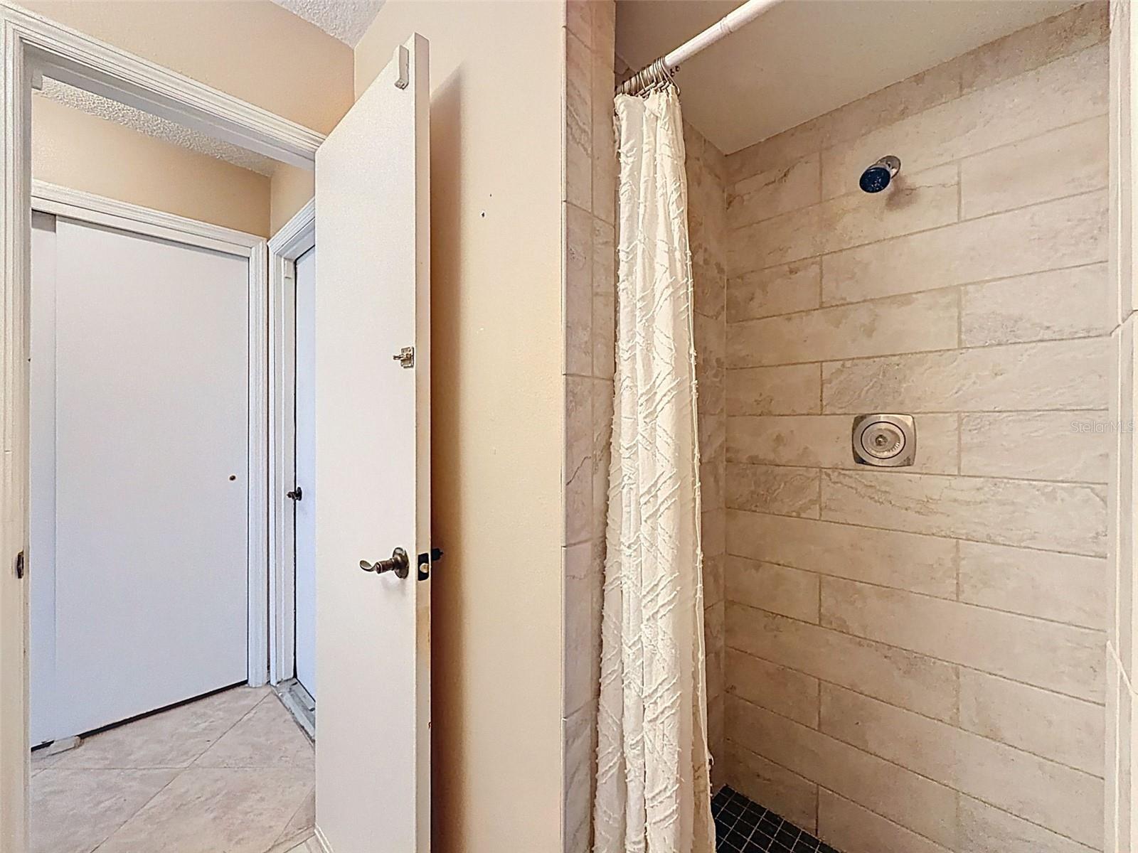 Listing photo id 14 for 155 Ruskin Avenue