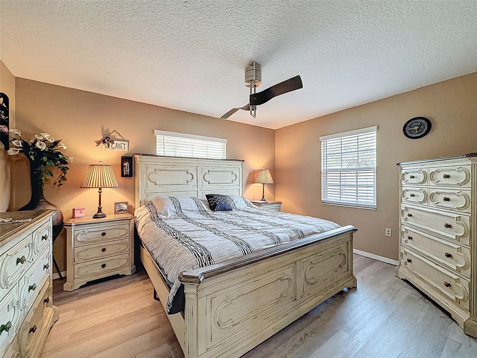 Listing photo id 18 for 155 Ruskin Avenue