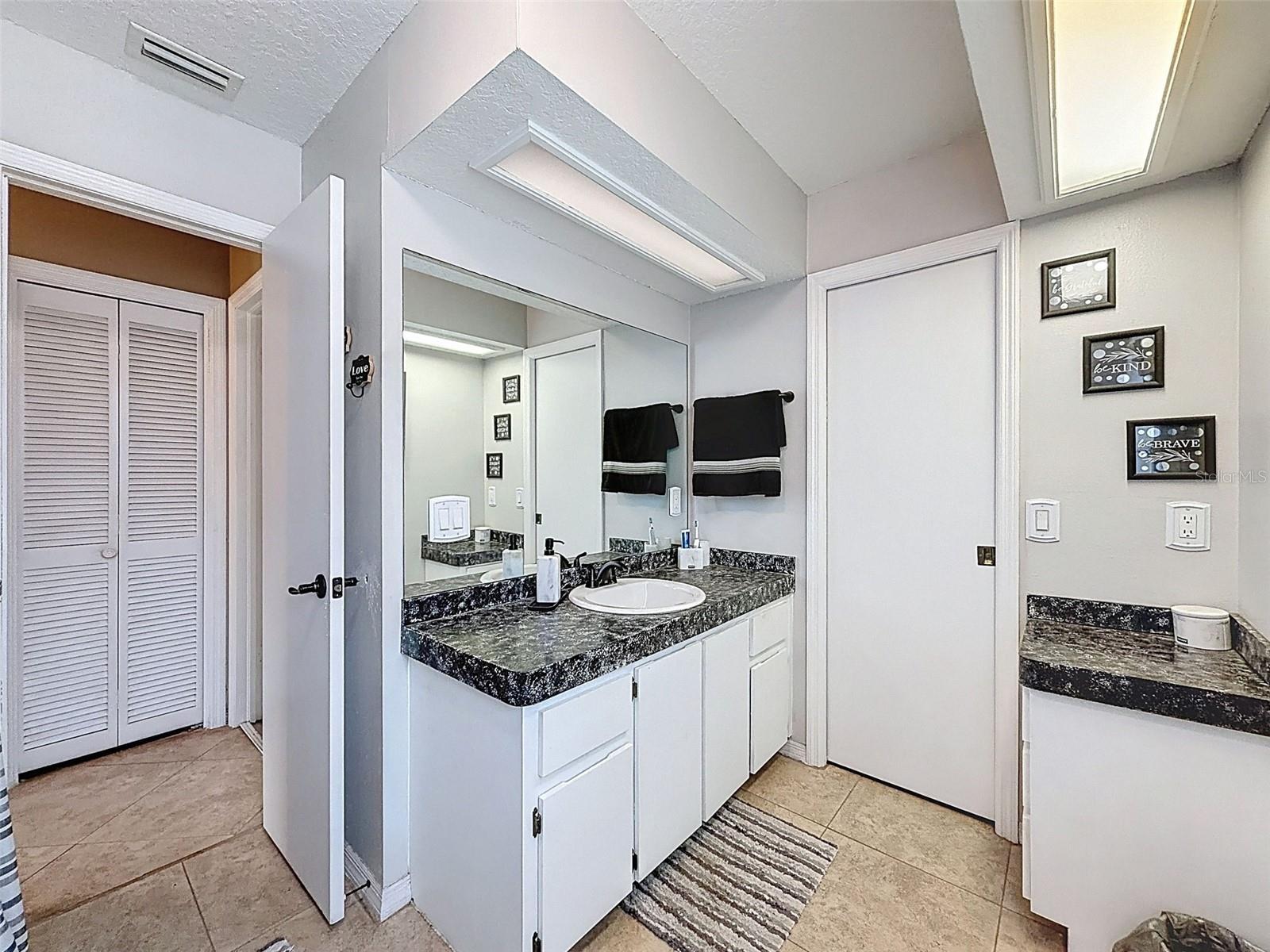 Listing photo id 20 for 155 Ruskin Avenue