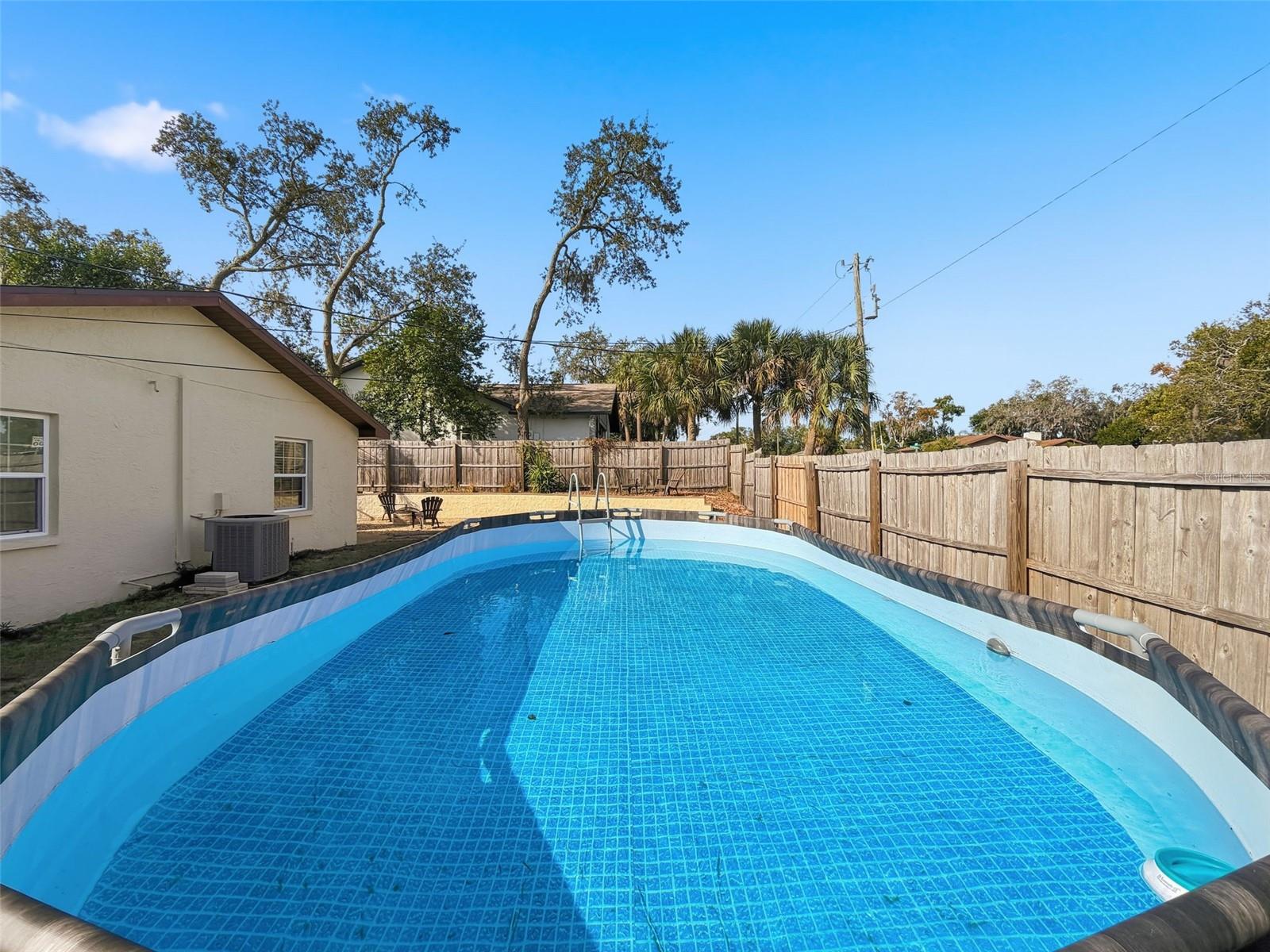 Listing photo id 28 for 155 Ruskin Avenue