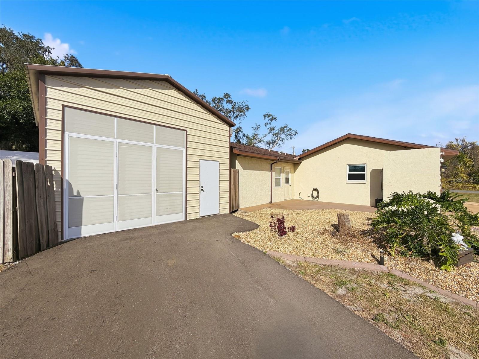 Listing photo id 30 for 155 Ruskin Avenue