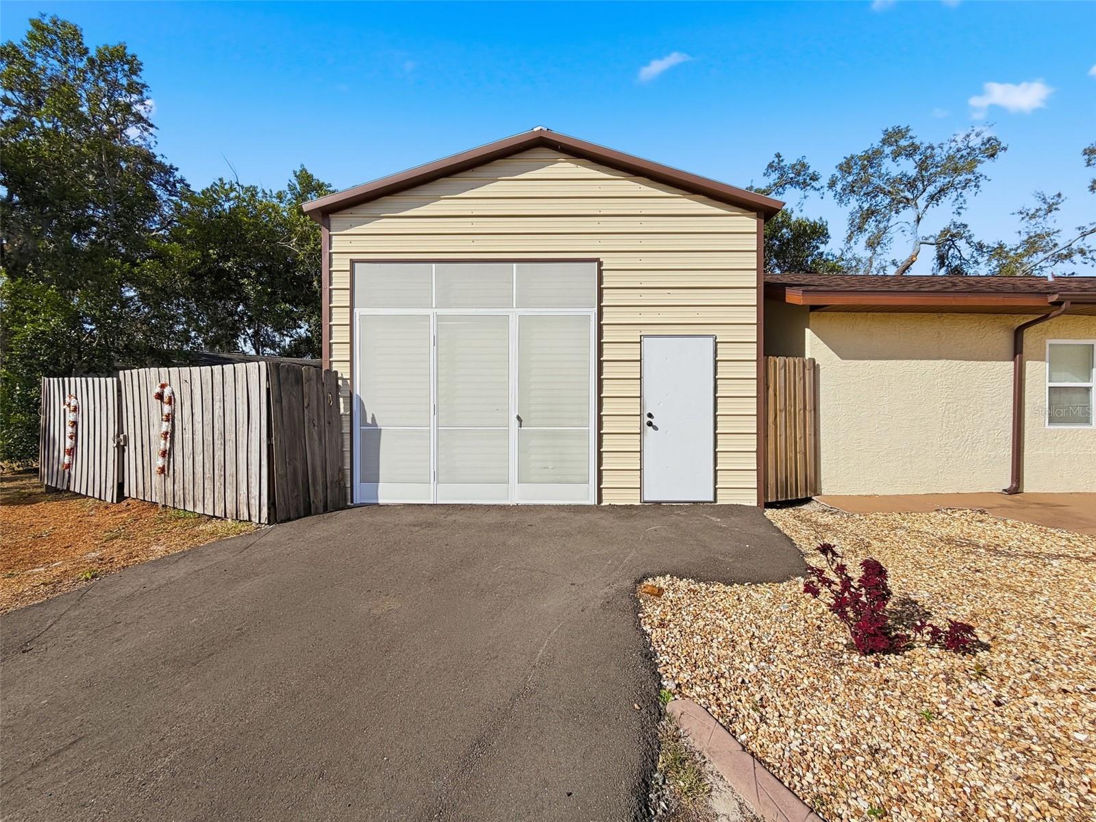 Listing photo id 31 for 155 Ruskin Avenue