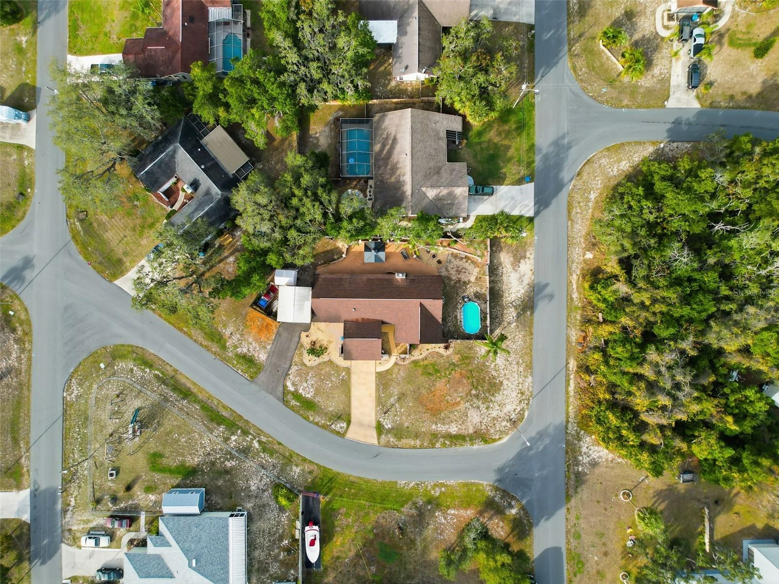 Listing photo id 36 for 155 Ruskin Avenue