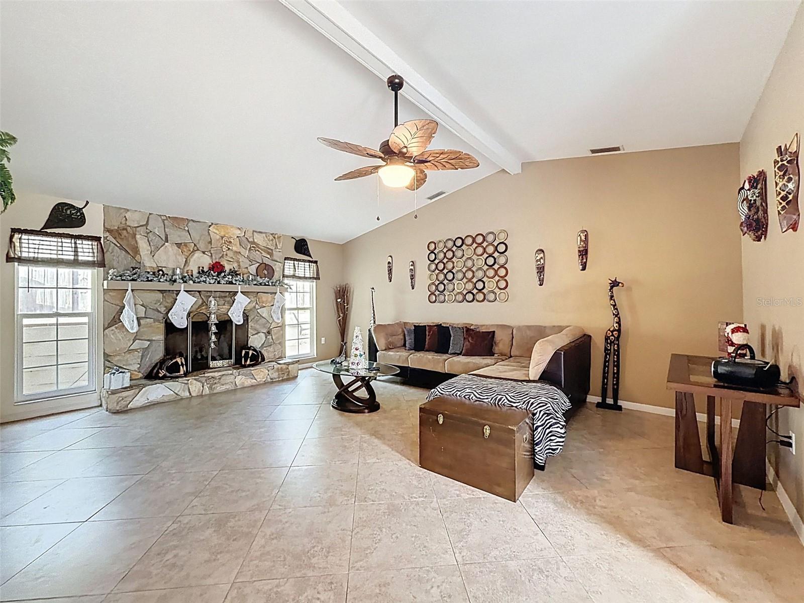 Listing photo id 3 for 155 Ruskin Avenue