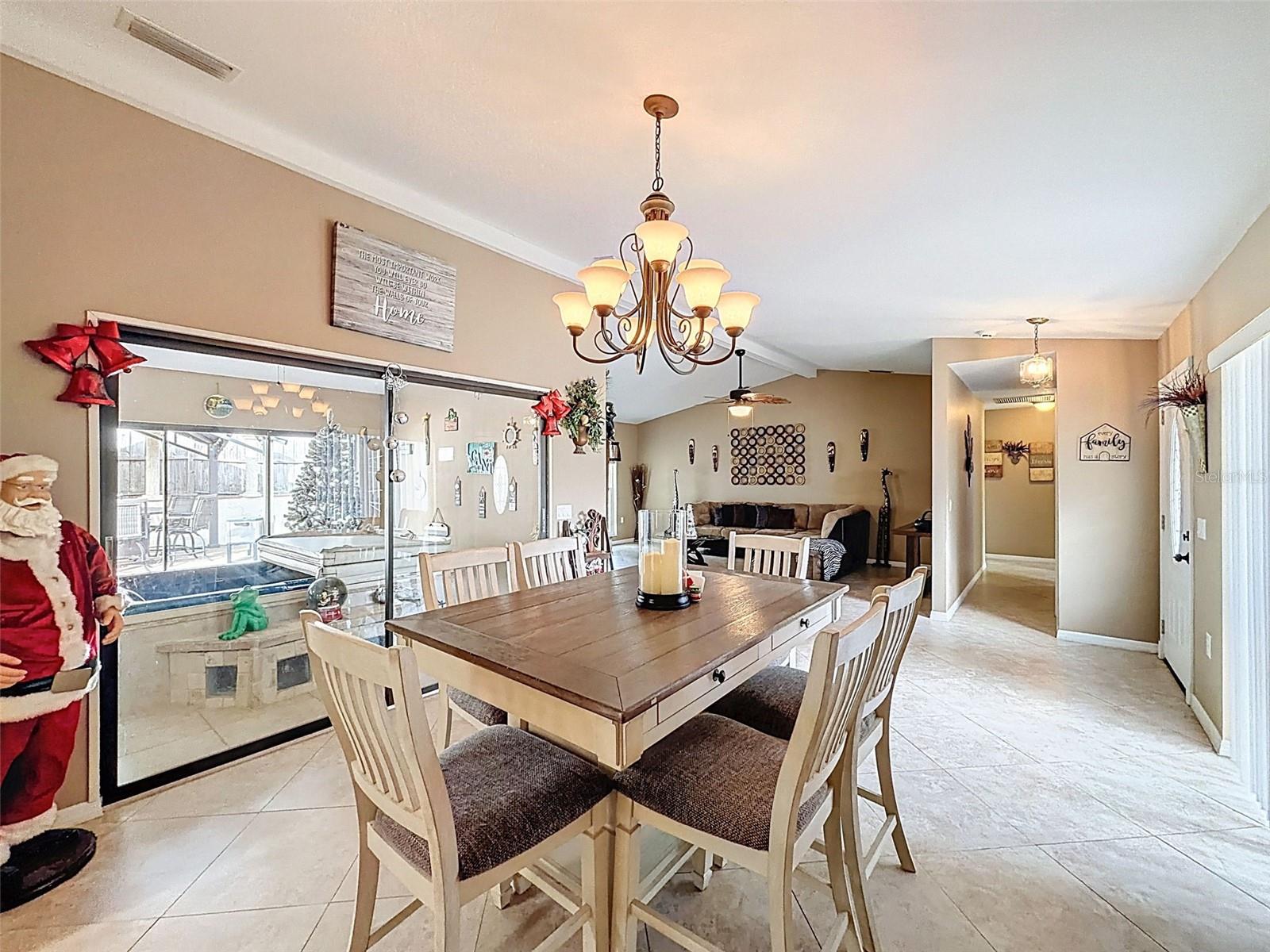 Listing photo id 5 for 155 Ruskin Avenue