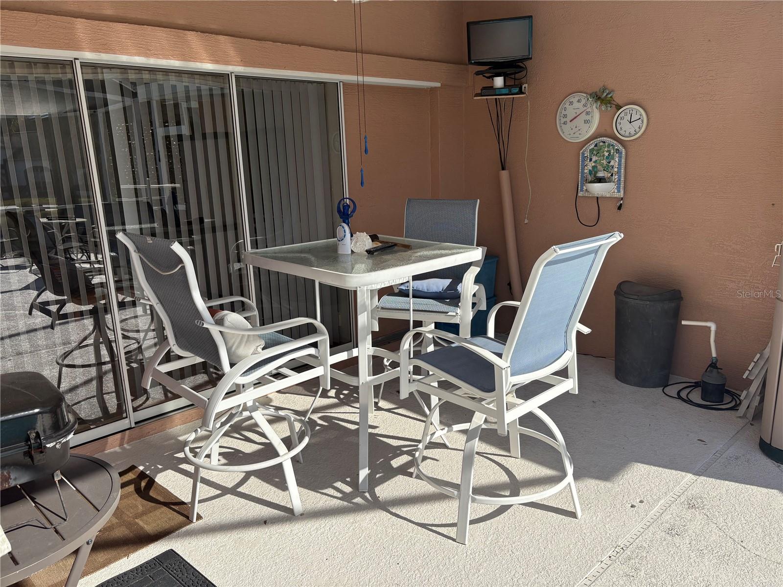 Listing photo id 3 for 7623 Leighton Circle