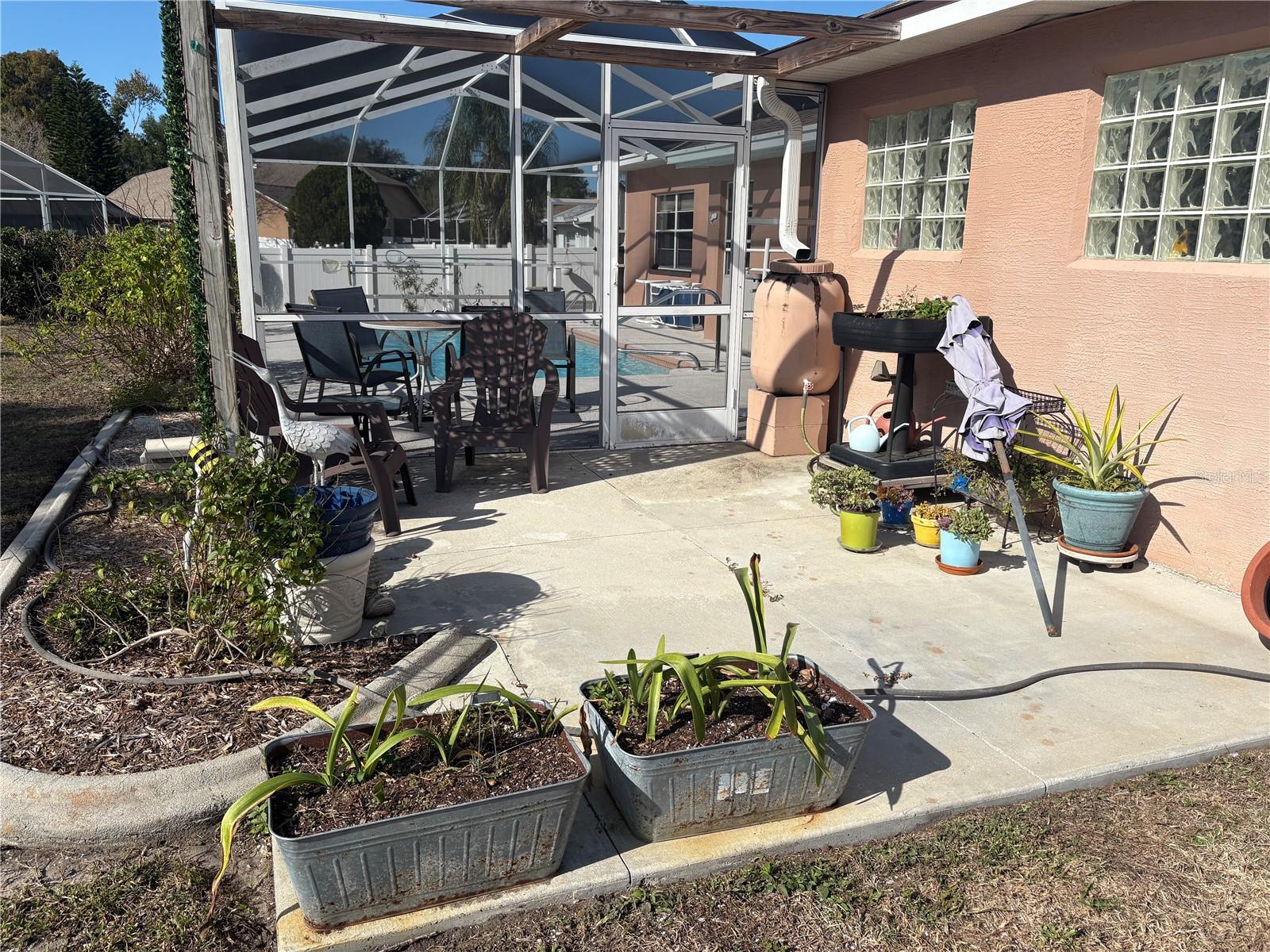 Listing photo id 4 for 7623 Leighton Circle