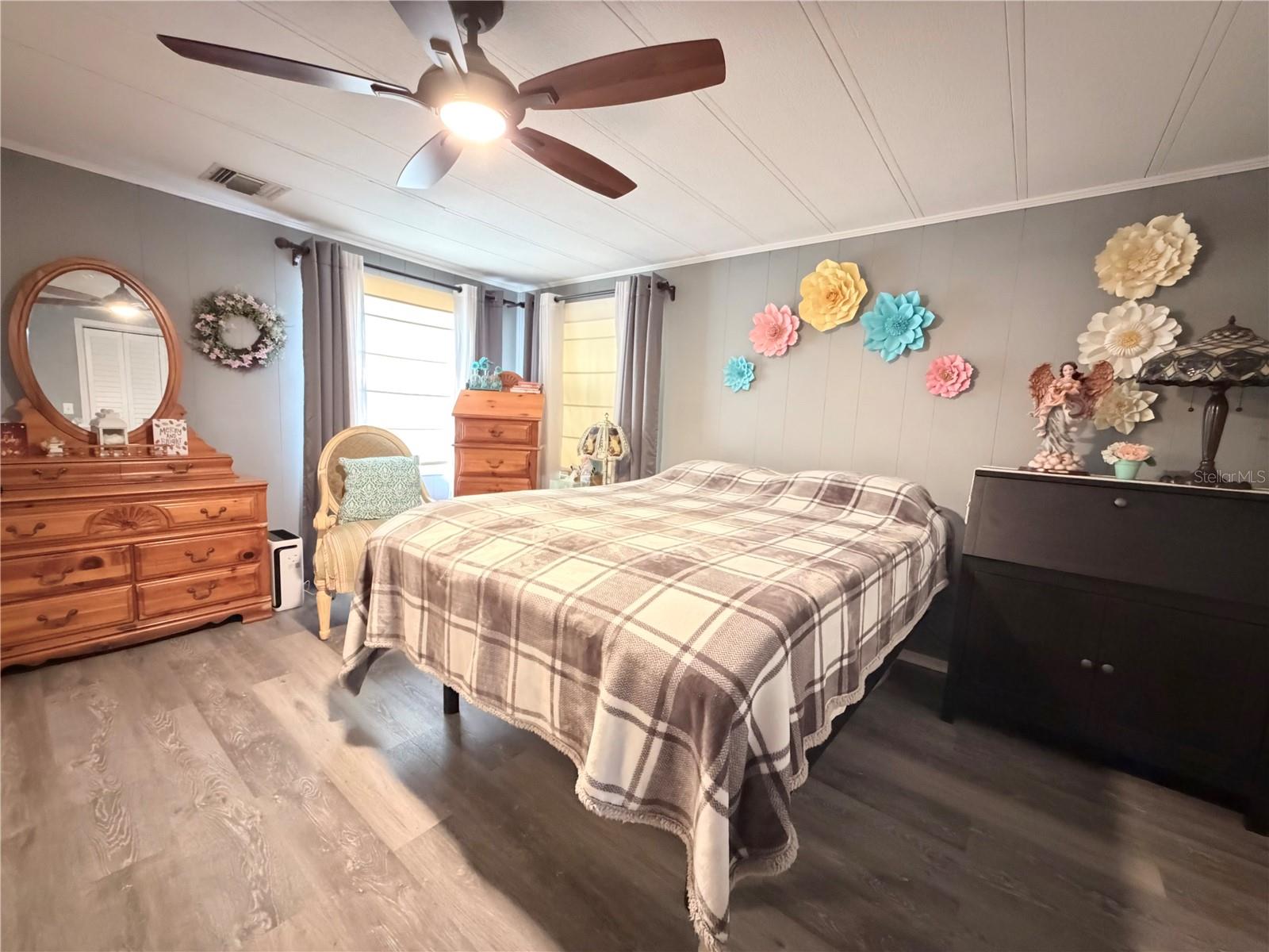 Image 6 of 20 For 5050 Damsen Circle