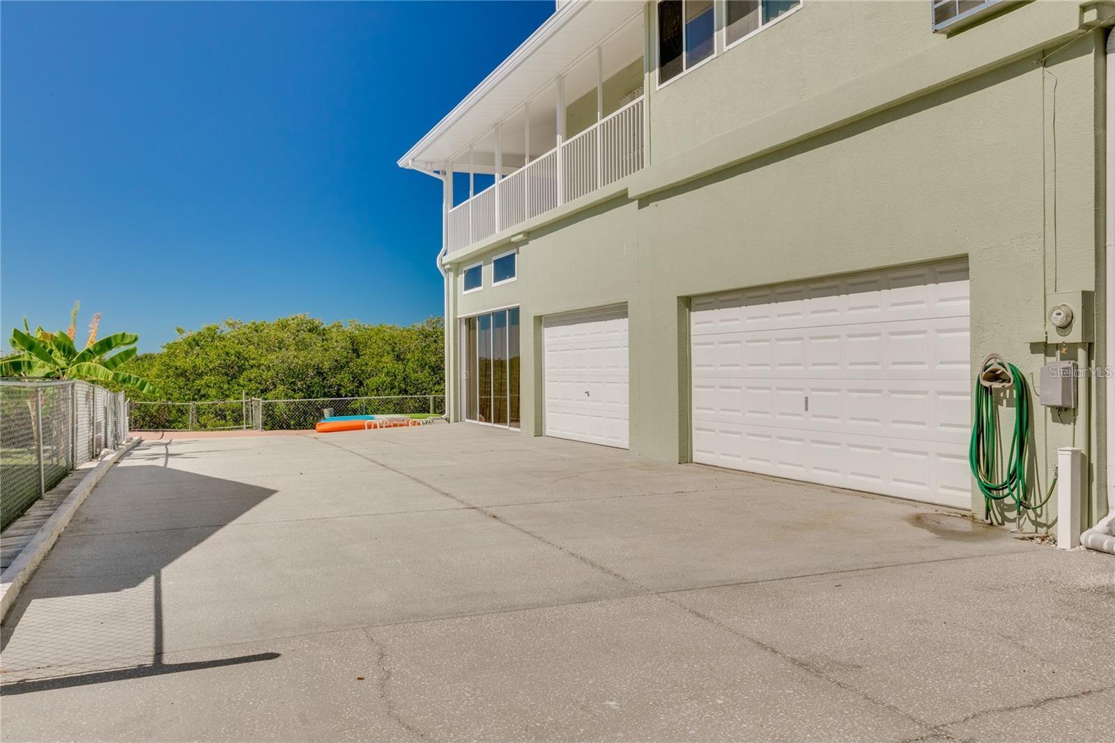 Image 9 of 65 For 14441 Birch Street