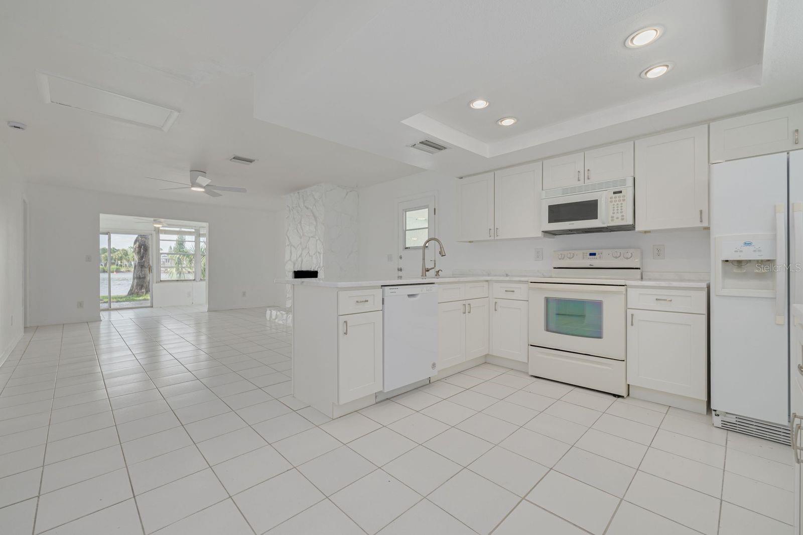 Image 11 of 33 For 14519 Birch Street