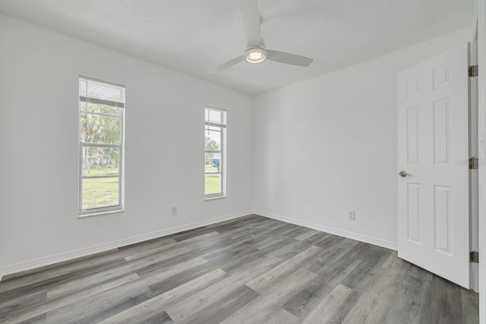 Image 22 of 33 For 14519 Birch Street