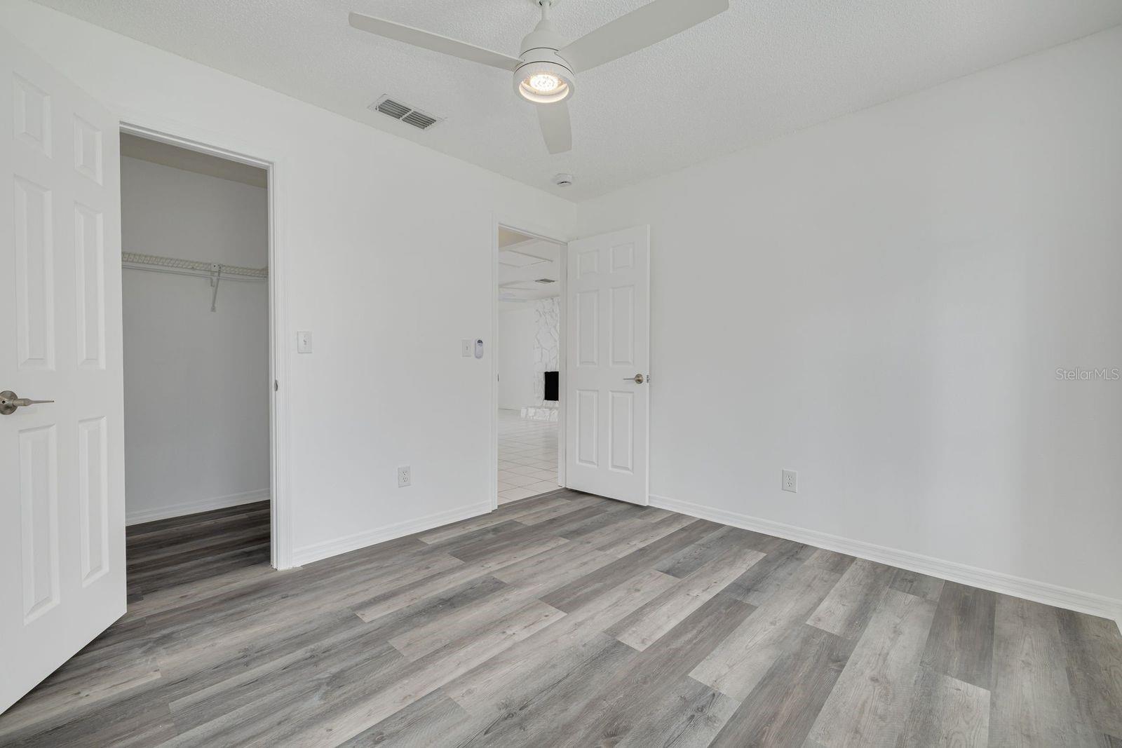 Image 23 of 33 For 14519 Birch Street