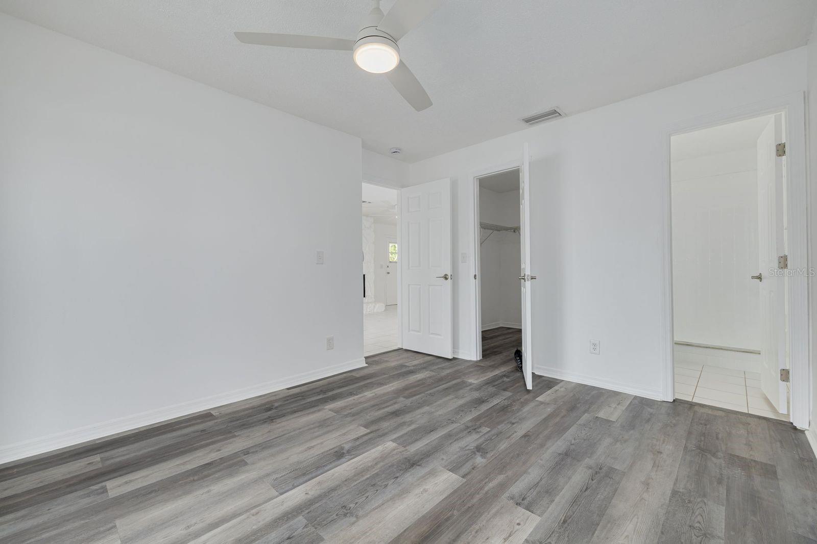 Image 24 of 33 For 14519 Birch Street