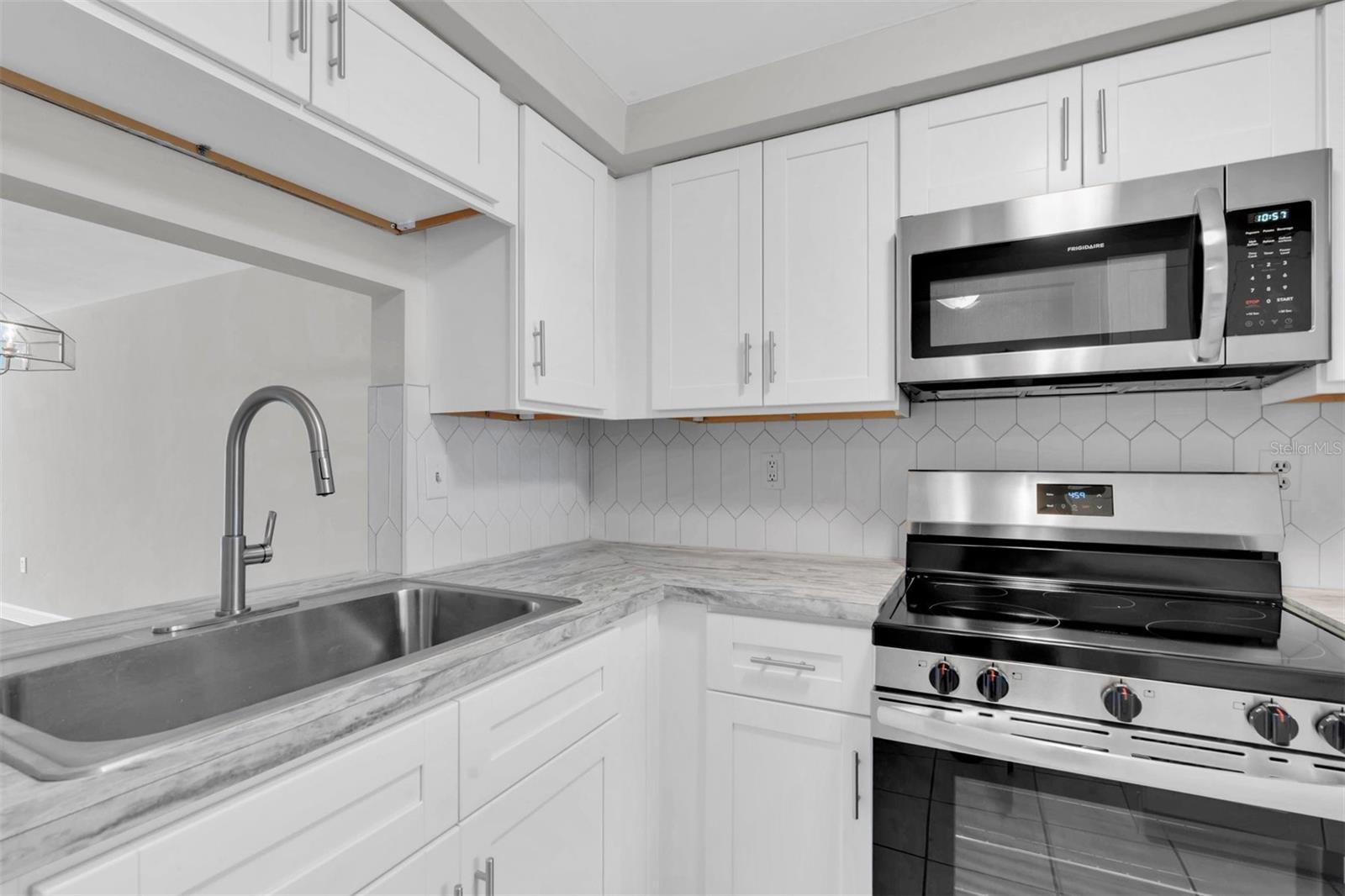 Image 7 of 50 For 4343 Summersun Drive 4343