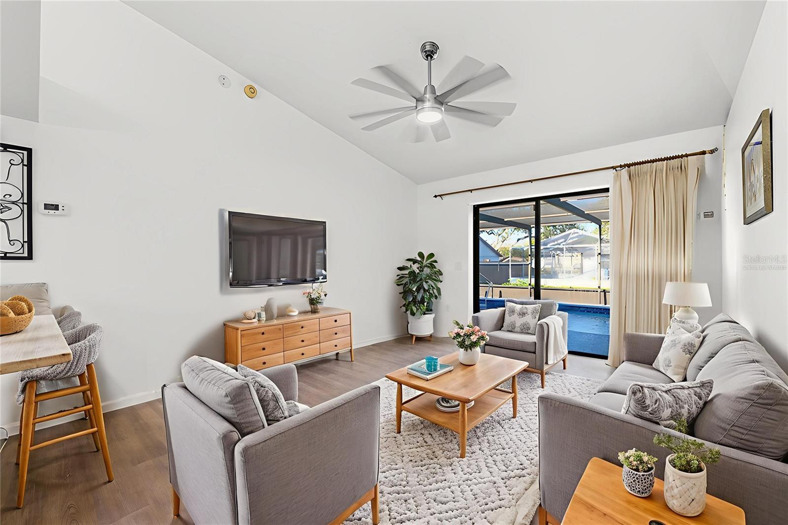 Image 10 of 51 For 7822 Holiday Drive