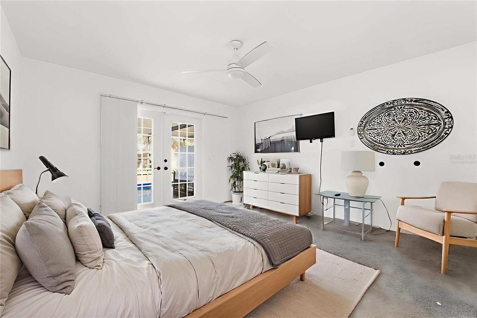 Image 12 of 51 For 7822 Holiday Drive