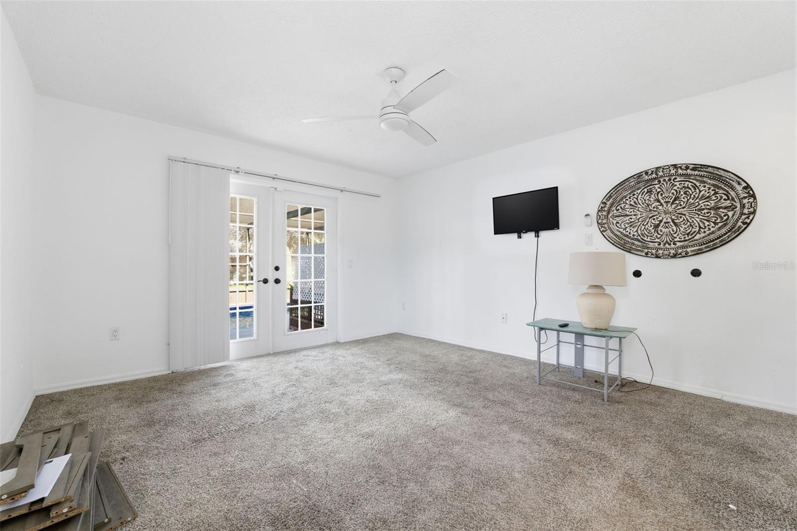 Image 13 of 51 For 7822 Holiday Drive