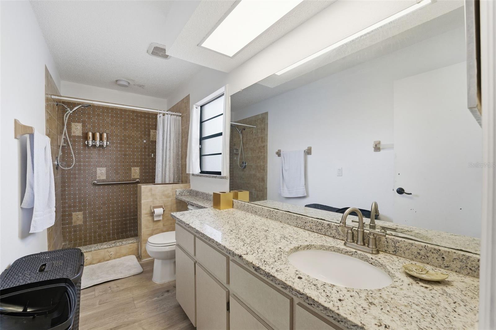 Image 14 of 51 For 7822 Holiday Drive