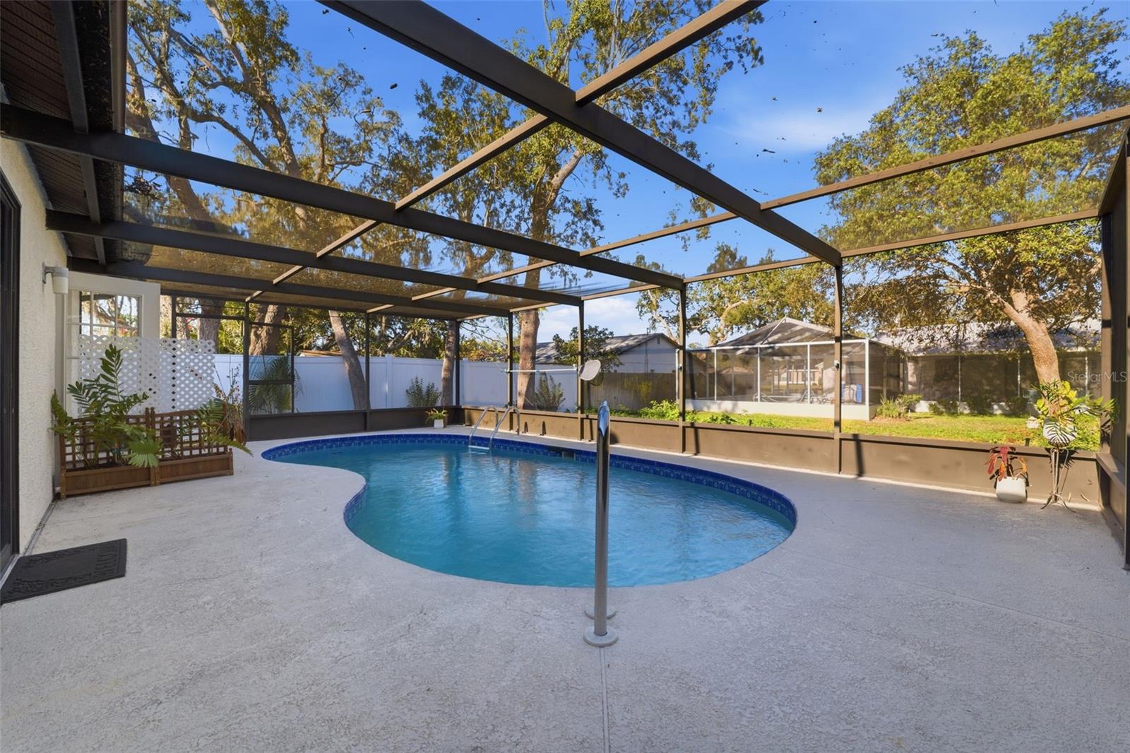 Image 18 of 51 For 7822 Holiday Drive