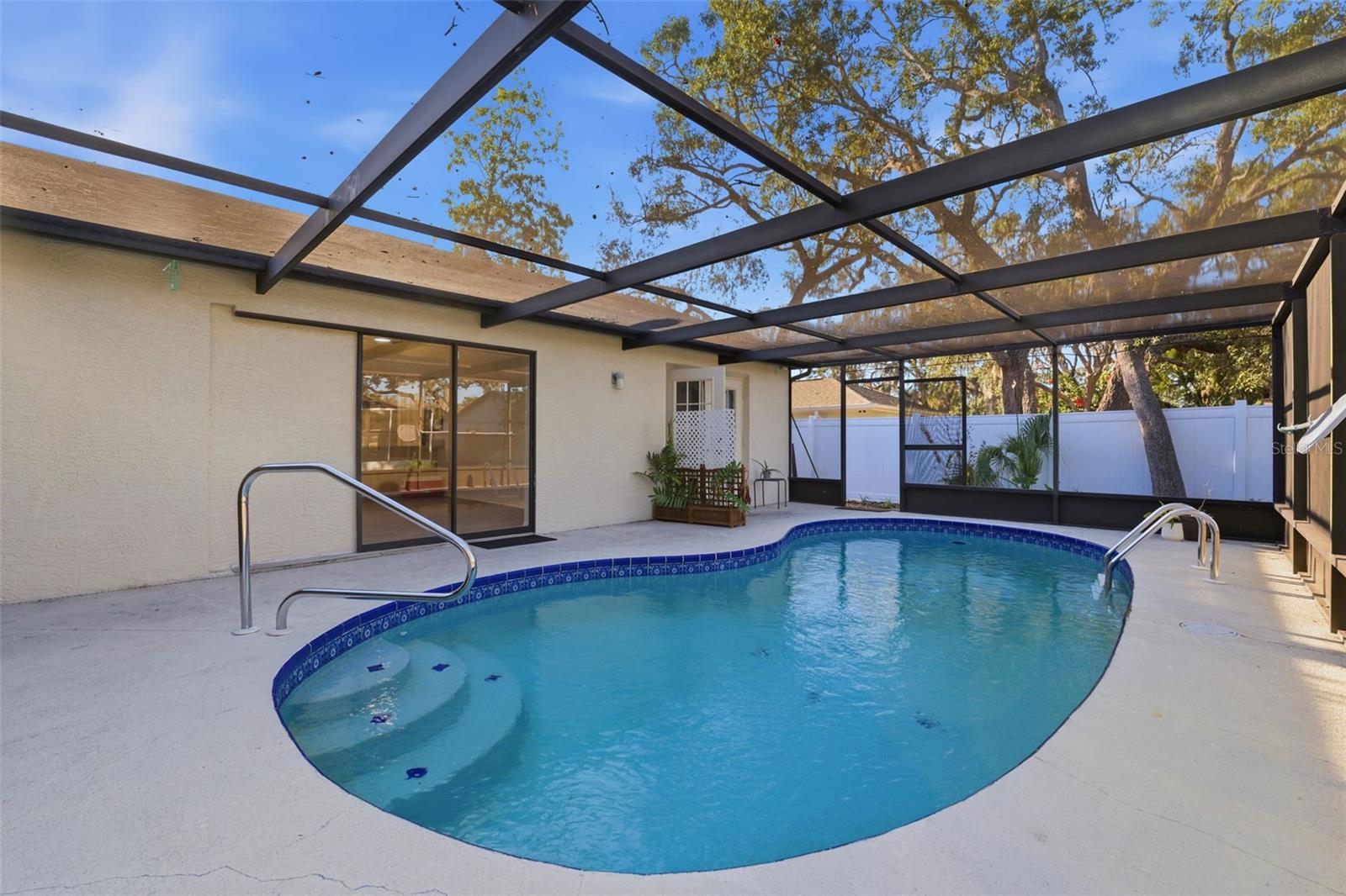 Image 19 of 51 For 7822 Holiday Drive