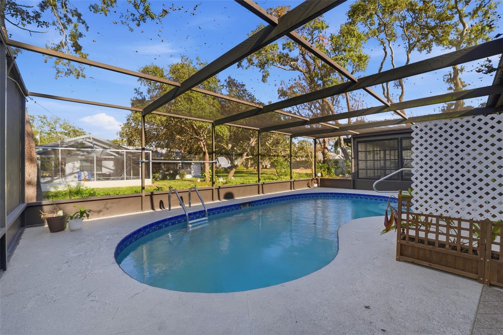 Image 20 of 51 For 7822 Holiday Drive