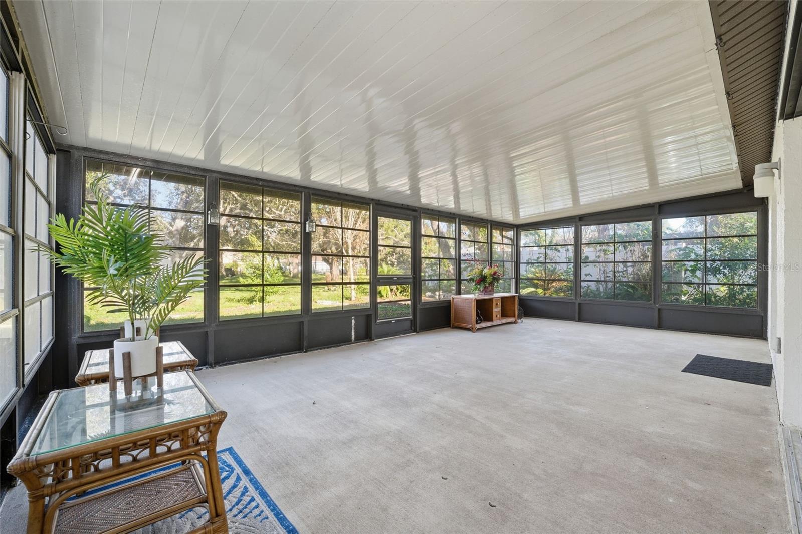 Image 22 of 51 For 7822 Holiday Drive