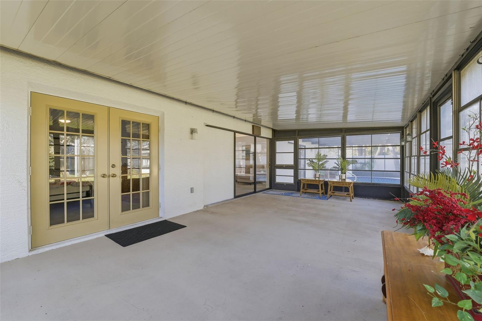 Image 23 of 51 For 7822 Holiday Drive