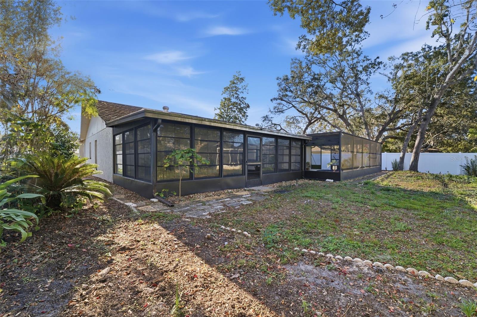 Image 28 of 51 For 7822 Holiday Drive