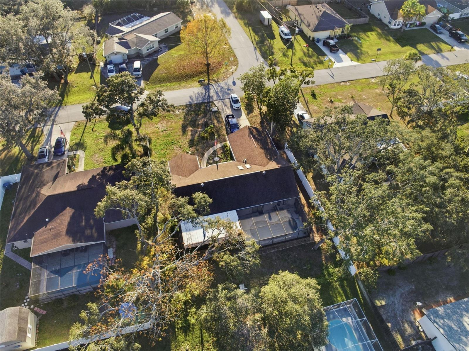 Image 32 of 51 For 7822 Holiday Drive