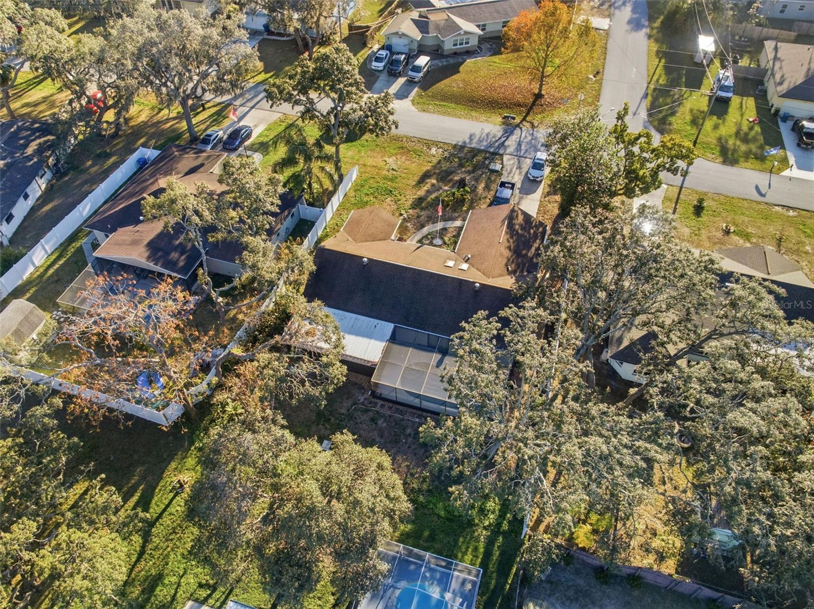 Image 33 of 51 For 7822 Holiday Drive