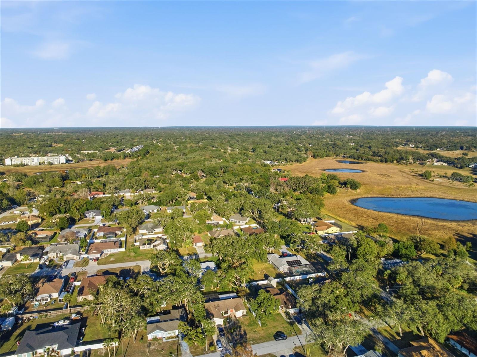 Image 37 of 51 For 7822 Holiday Drive