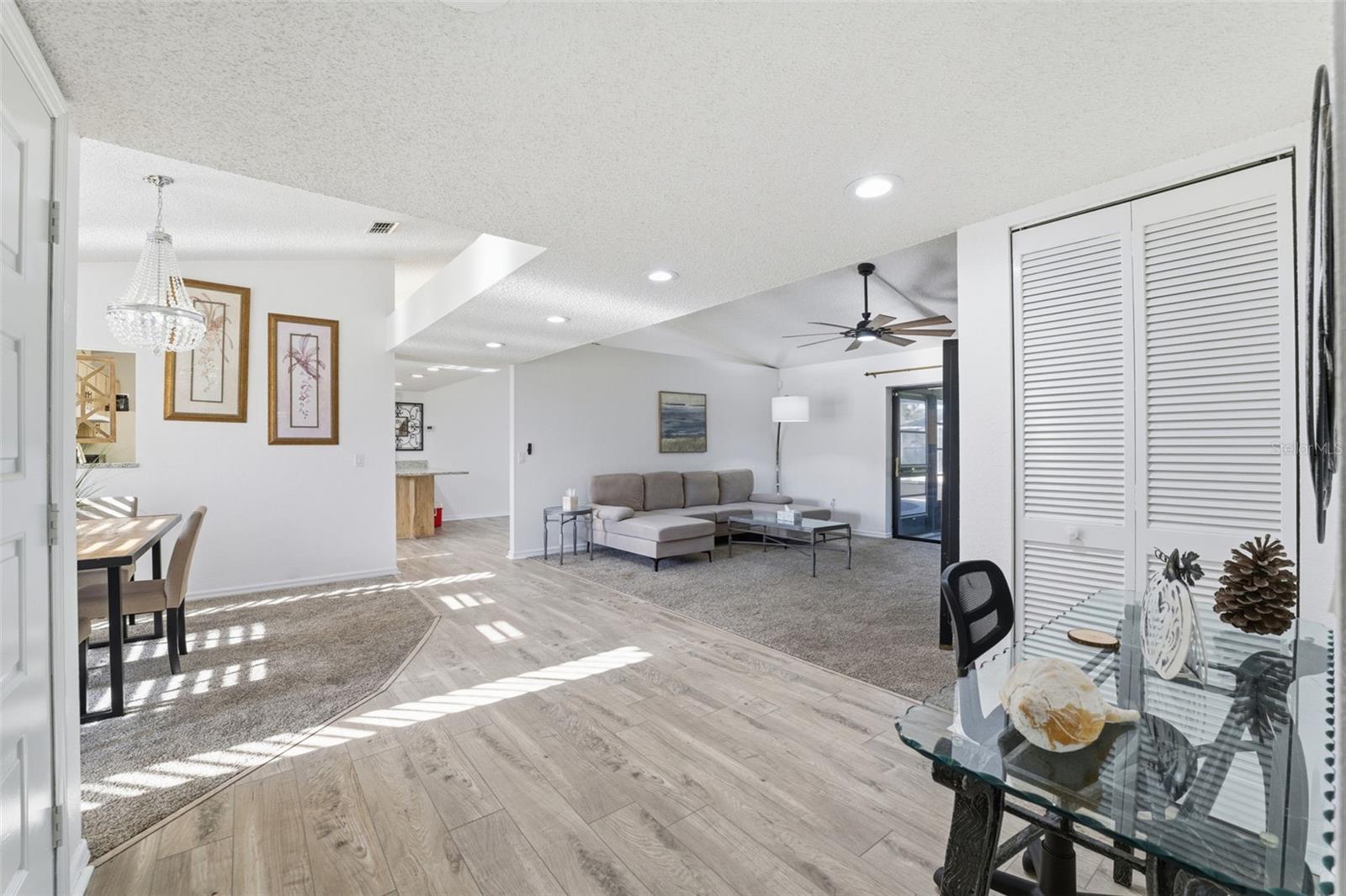 Image 4 of 51 For 7822 Holiday Drive