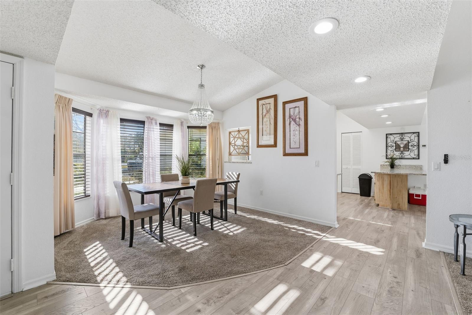 Image 6 of 51 For 7822 Holiday Drive