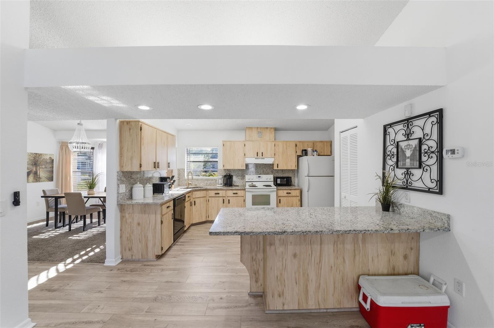 Image 8 of 51 For 7822 Holiday Drive