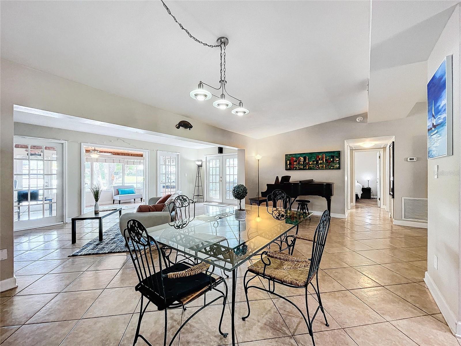 Listing photo id 13 for 311 Morningside Drive