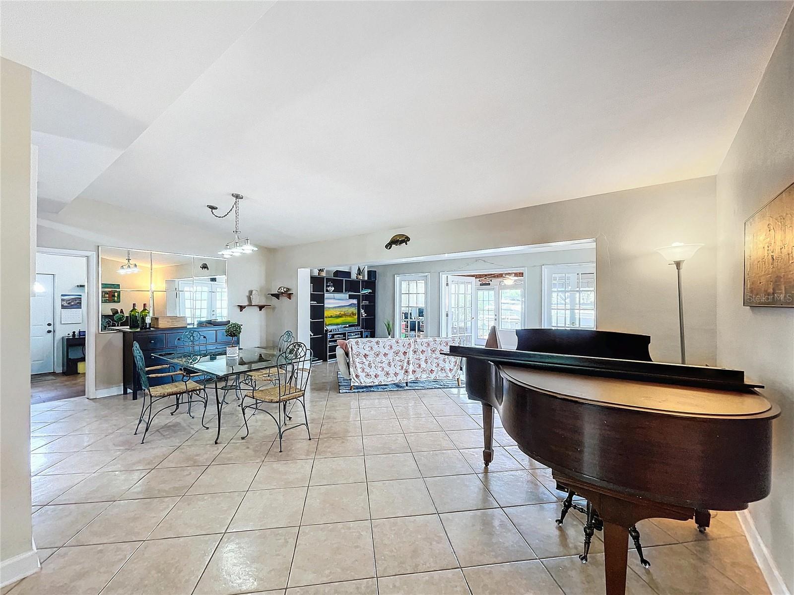 Listing photo id 14 for 311 Morningside Drive