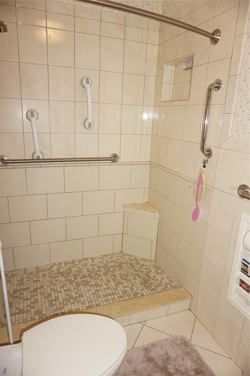 Image 19 of 36 For 2051 Vista Del Sol Circle 201