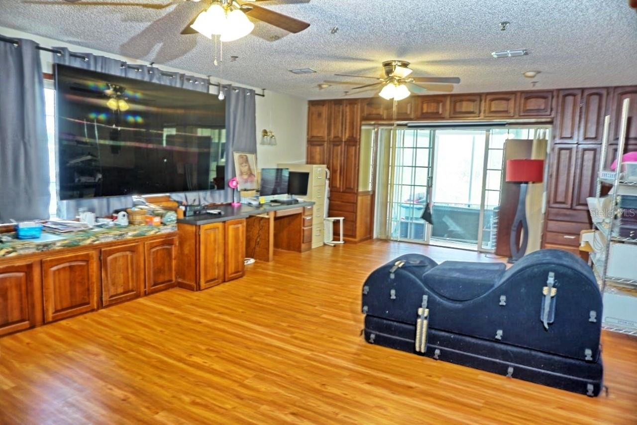 Image 27 of 36 For 2051 Vista Del Sol Circle 201