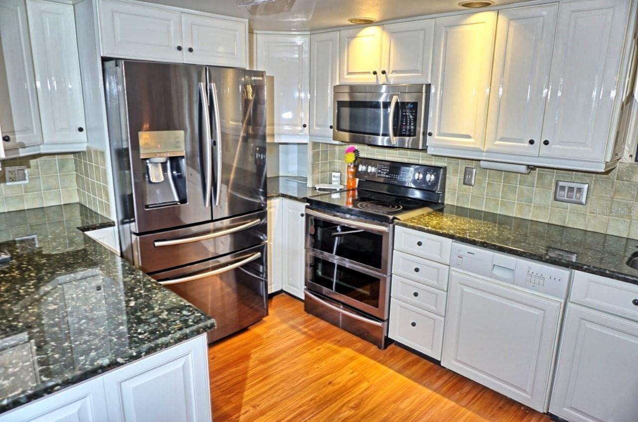 Image 5 of 36 For 2051 Vista Del Sol Circle 201