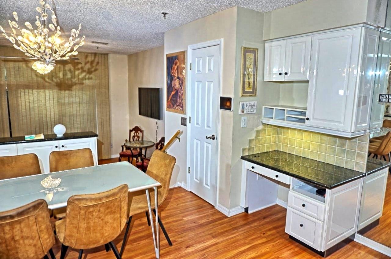 Image 9 of 36 For 2051 Vista Del Sol Circle 201