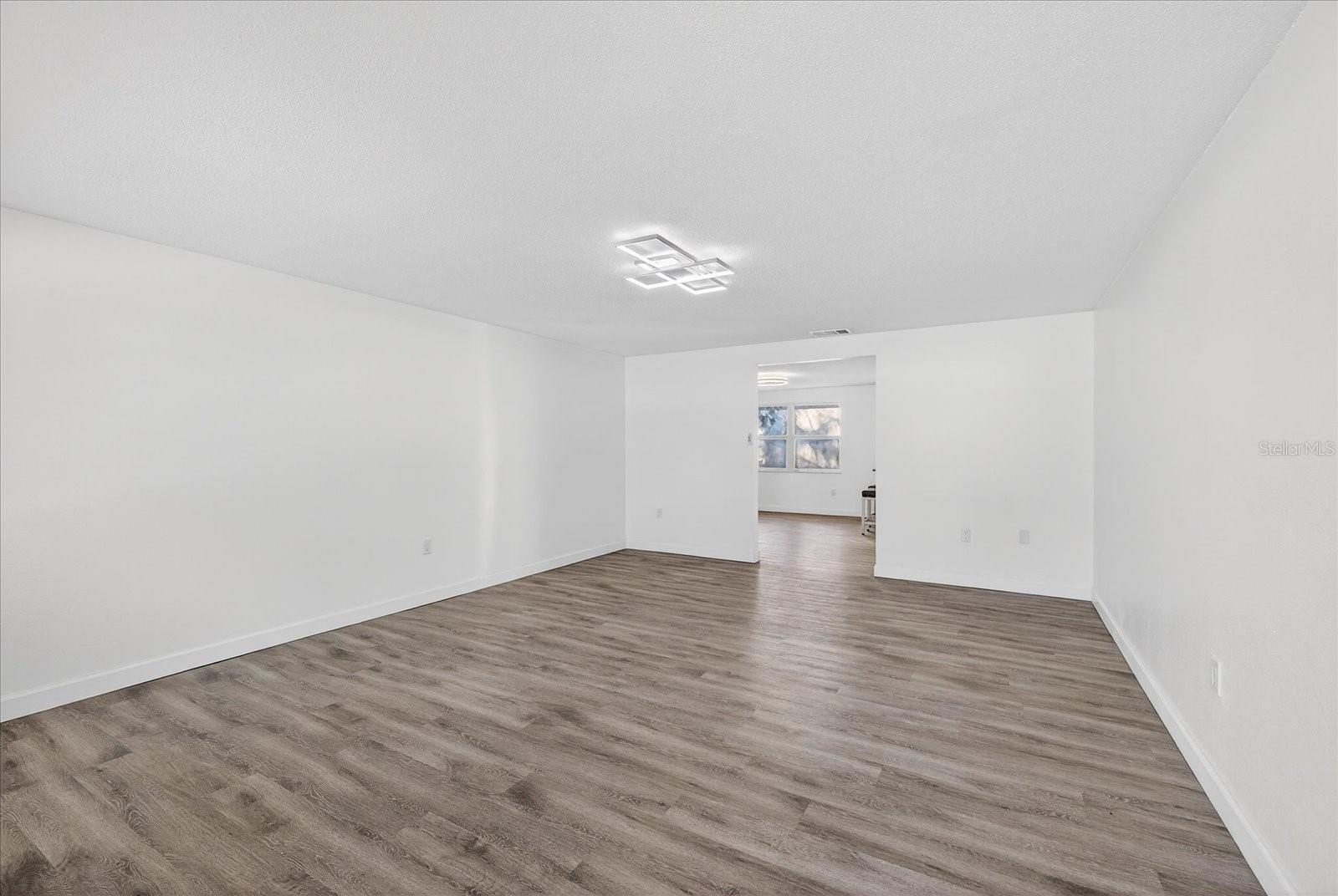 Image 14 of 48 For 4928 Amherst Court