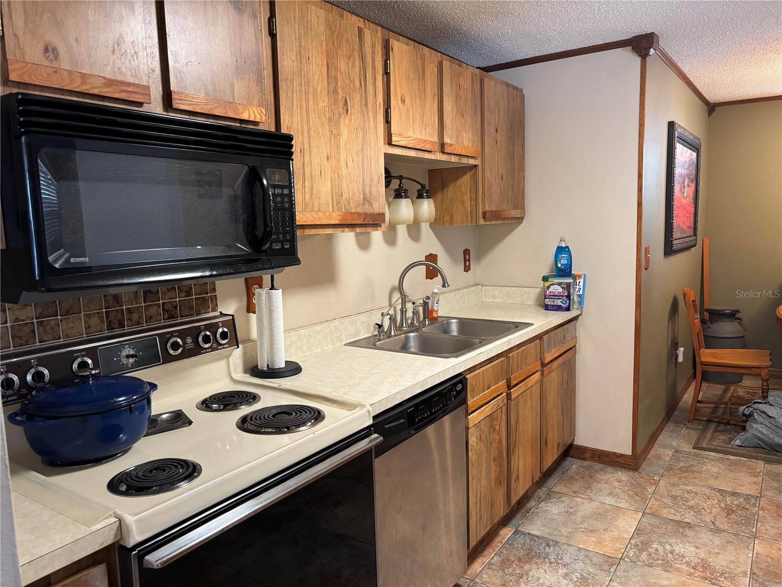 Image 7 of 15 For 1023 Mineola Circle