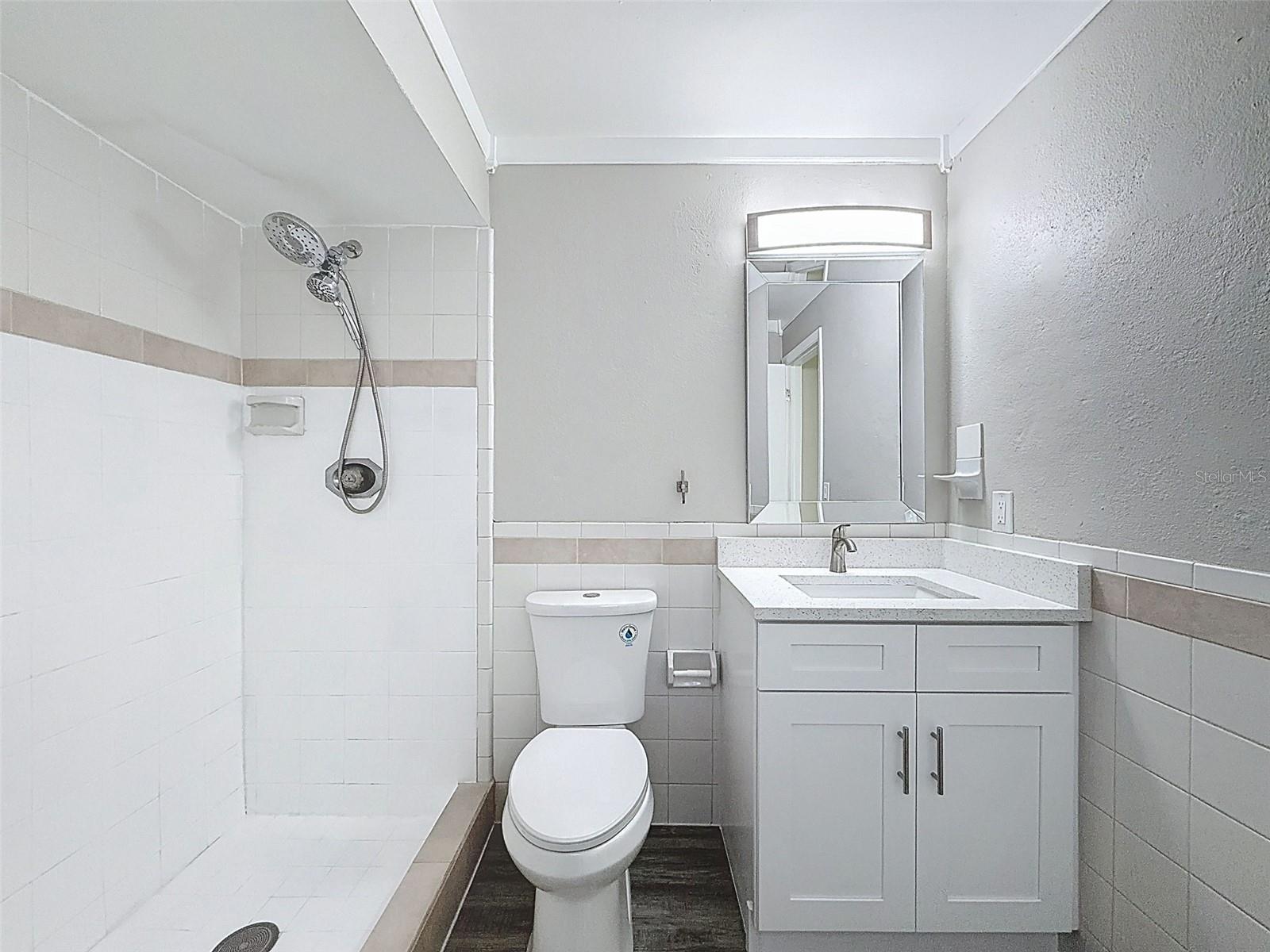 Listing photo id 17 for 23015 Mayfair Road