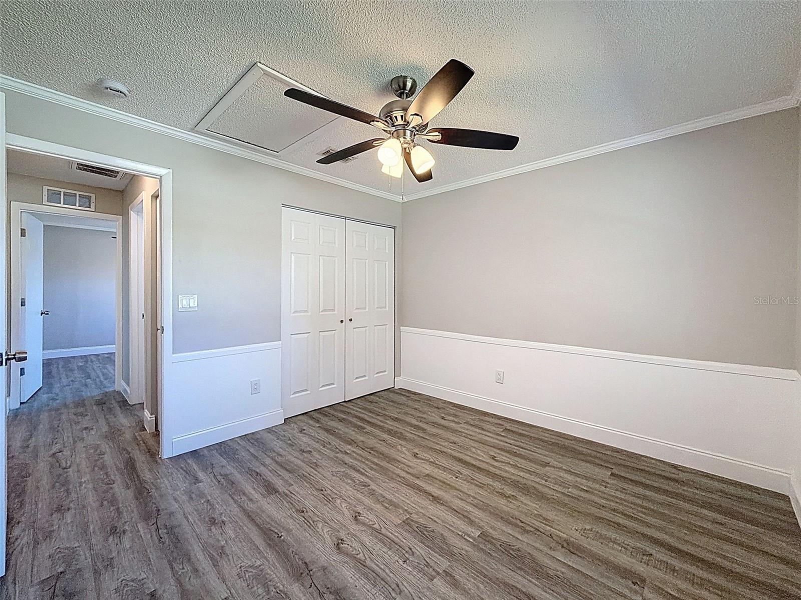 Listing photo id 19 for 23015 Mayfair Road