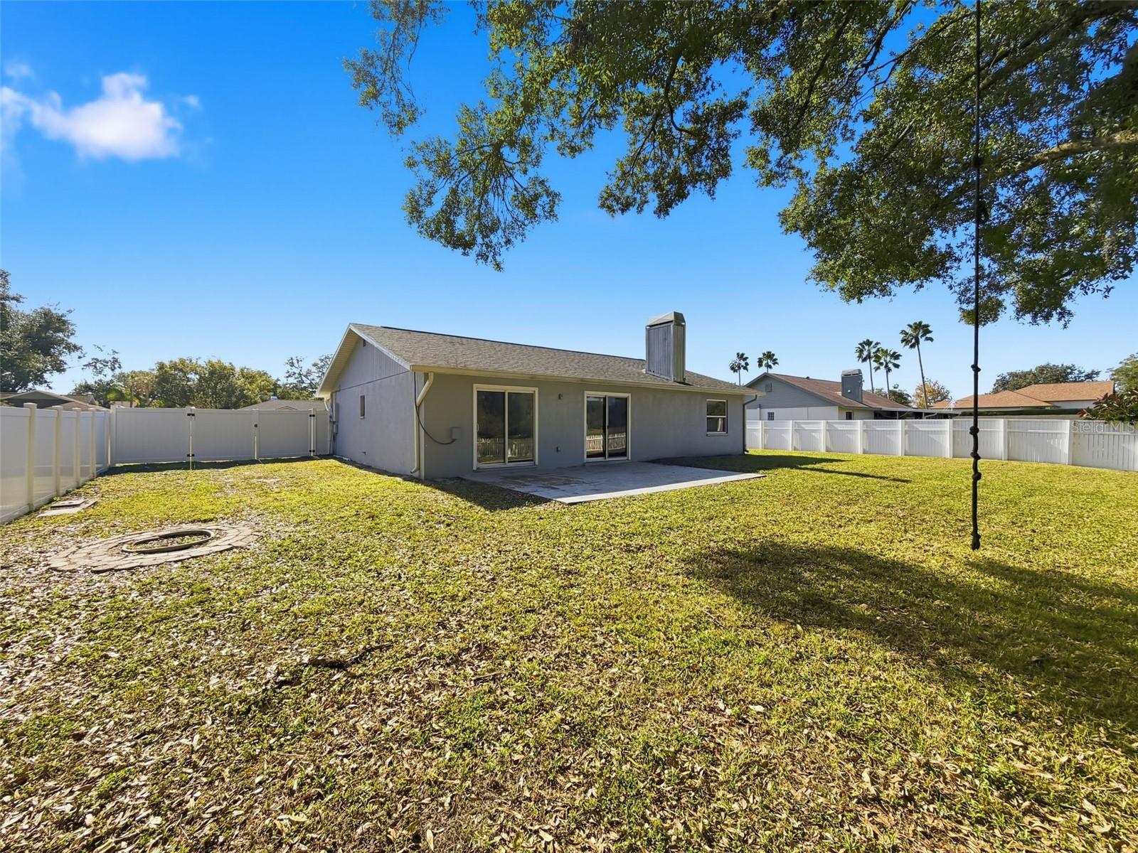 Listing photo id 28 for 23015 Mayfair Road