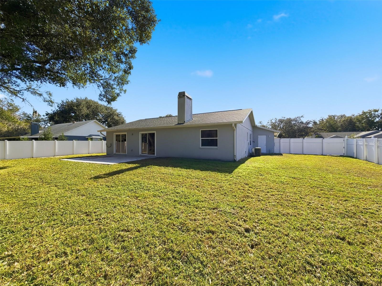 Listing photo id 29 for 23015 Mayfair Road