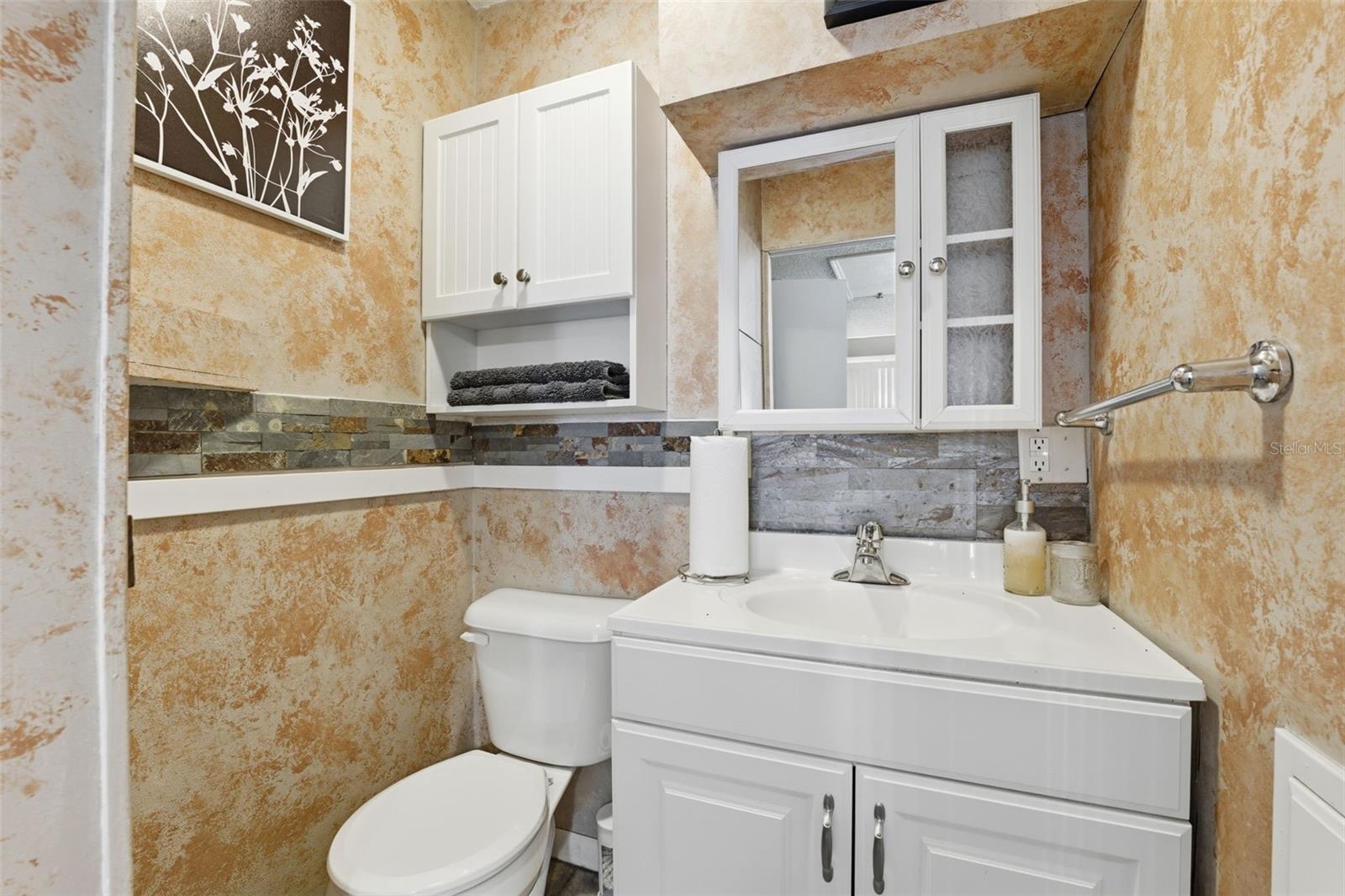 Listing photo id 18 for 3290 Seaview Drive