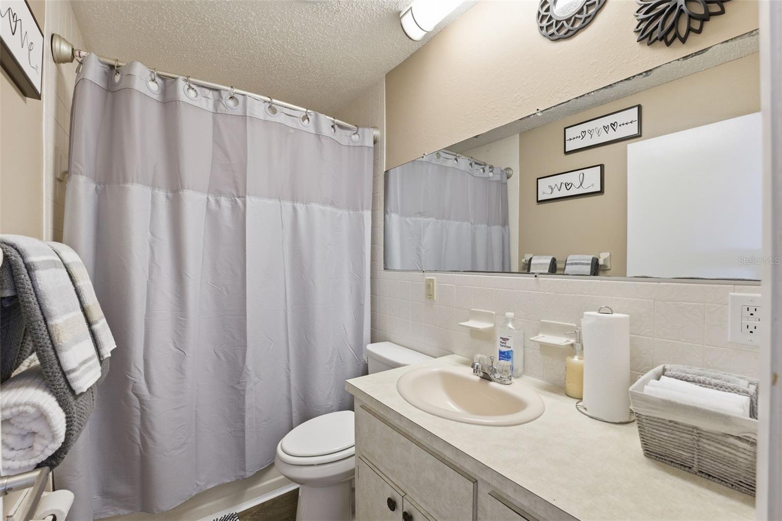 Listing photo id 21 for 3290 Seaview Drive
