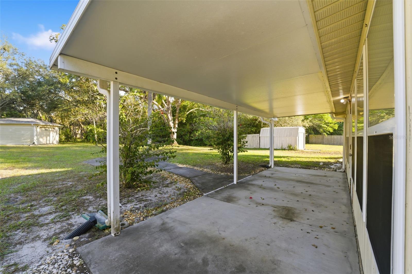 Listing photo id 24 for 3290 Seaview Drive
